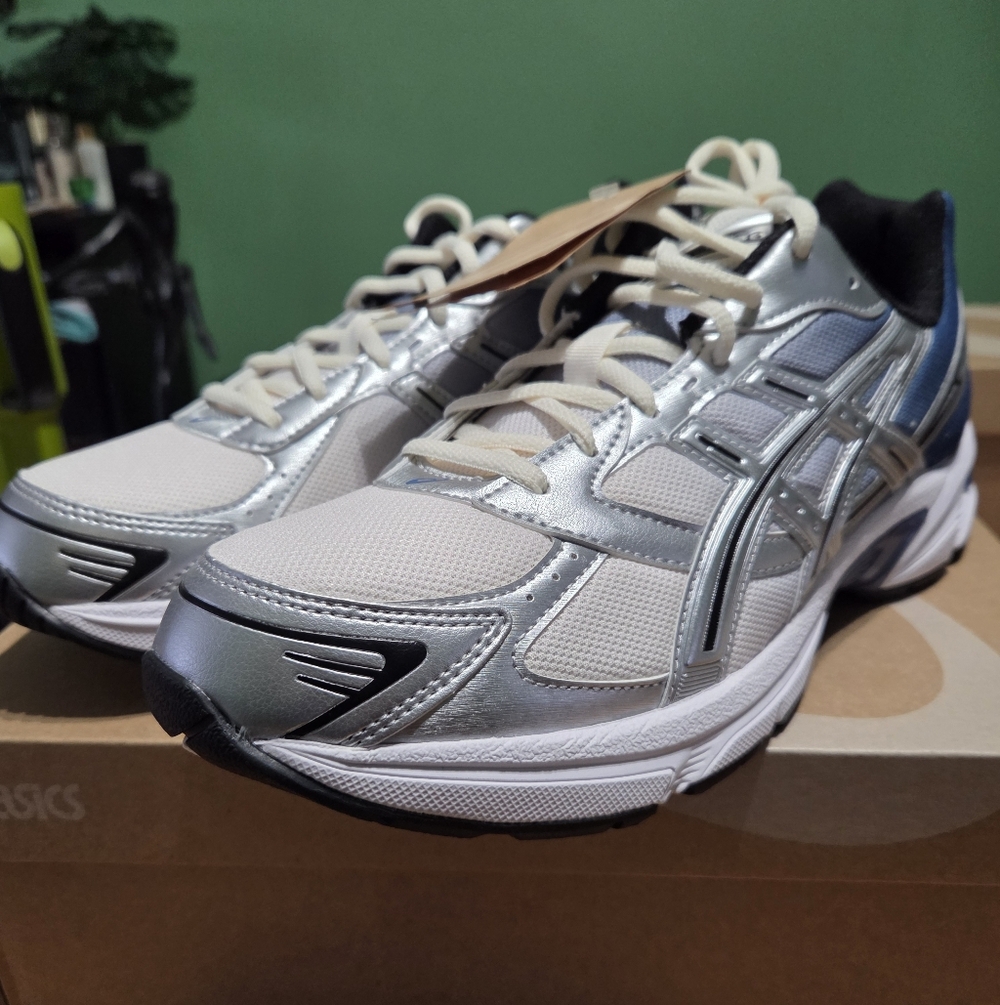 (NWT)Asics Gel 1130 Silver and Blue/cream Sneakers Mens Size 11 Womens 12.5
